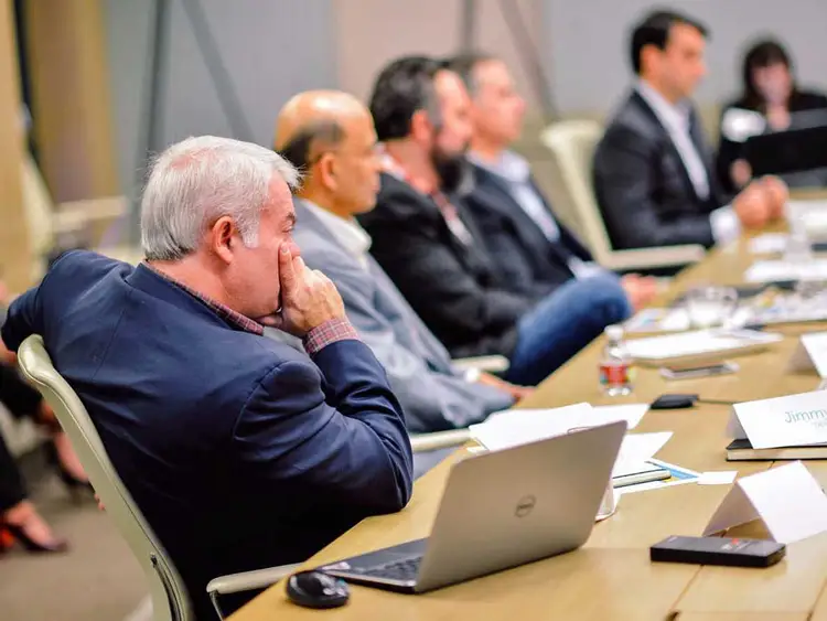 Using these four strategies, you can stop being bored while someone is speaking.